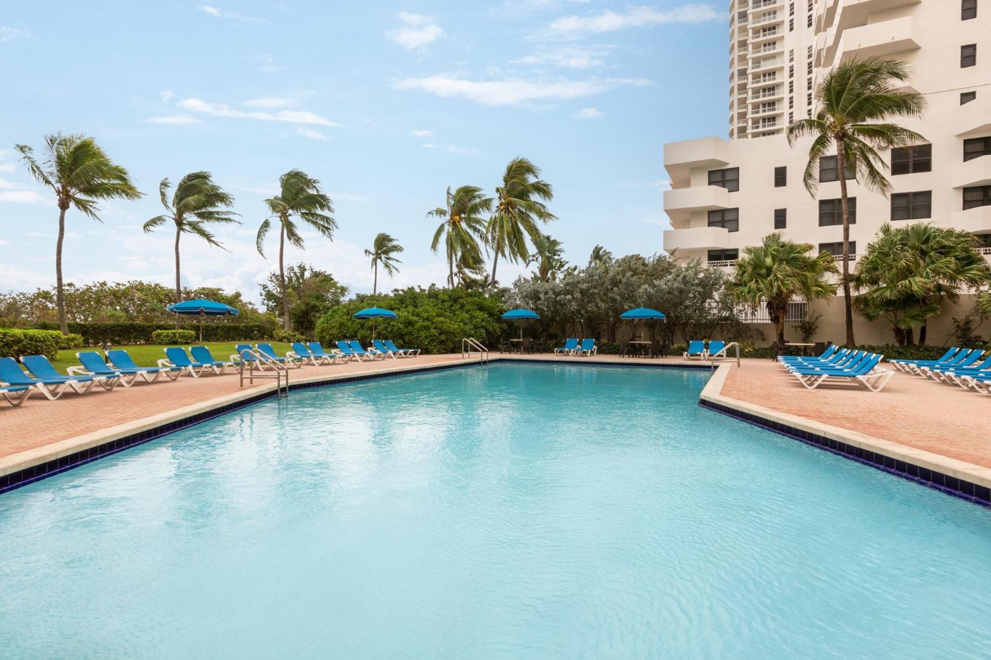 Holiday Inn Miami Beach-Oceanfront, An Ihg Hotel Exterior photo